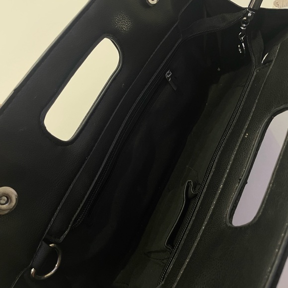 Elegant Black Clutch with Crystal Embellishments - Picture 2 of 2